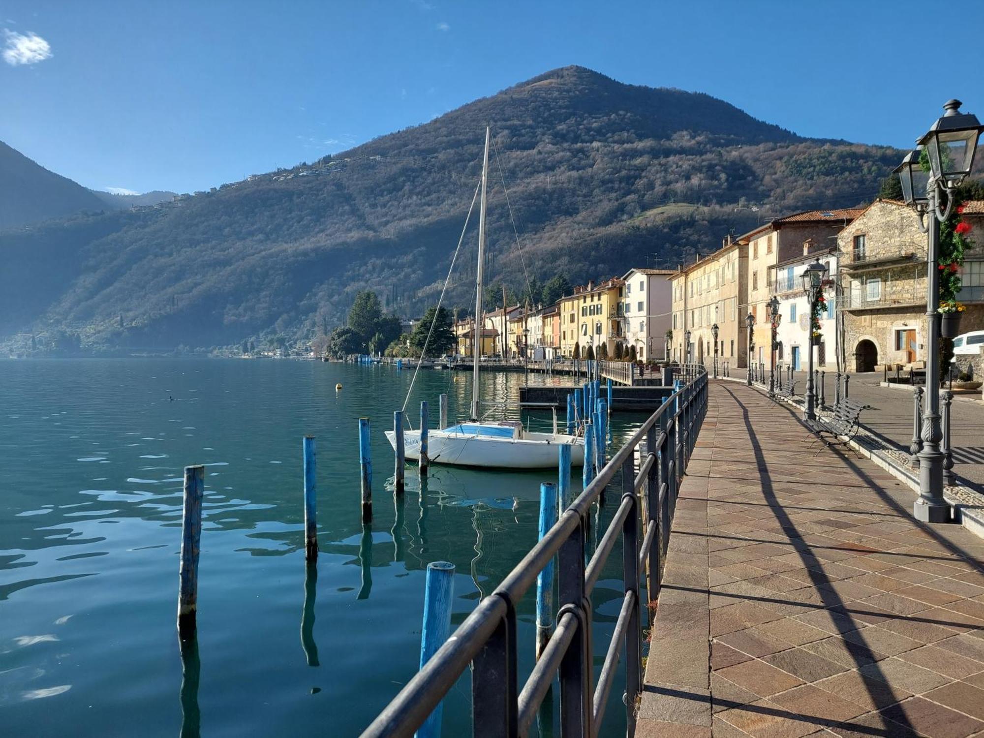Miralago Casa Vacanze Riva di Solto Exterior photo